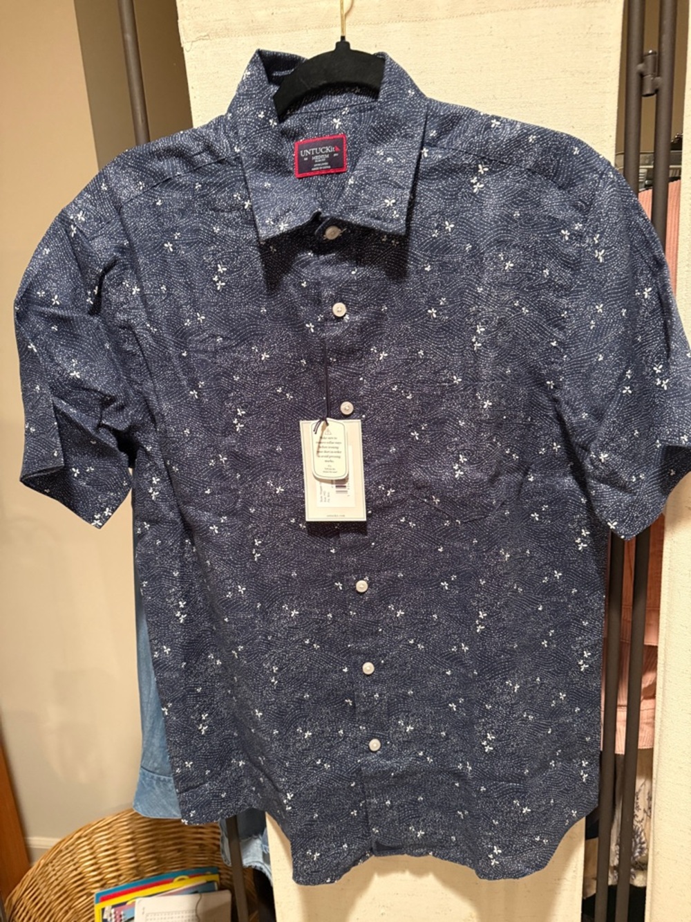 UNTUCKit Blue Short Sleeve Button-Down Shirt with White Micro Floral Print